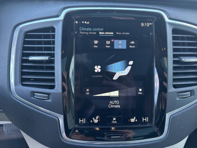 2020 Volvo XC90 T6 Momentum 6-Passenger