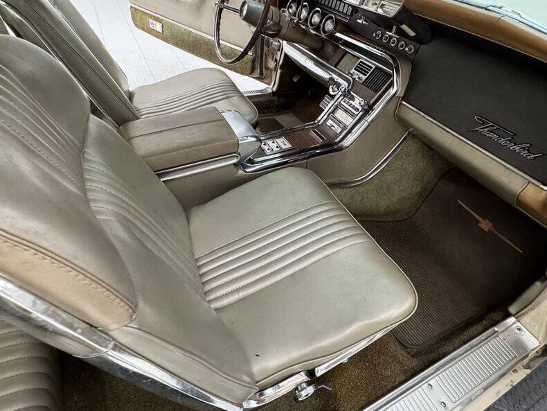 1964 Ford Thunderbird