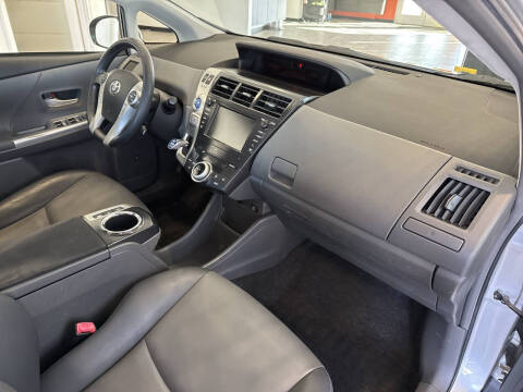 2014 Toyota Prius v Five