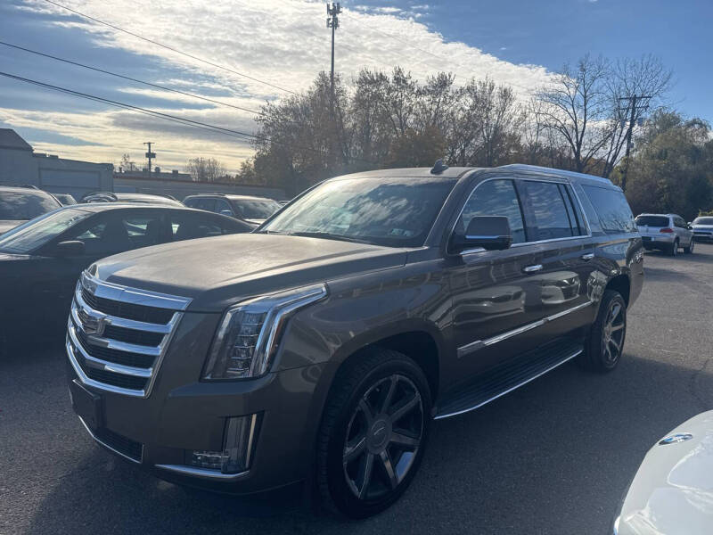 2016 Cadillac Escalade ESV Luxury's photo