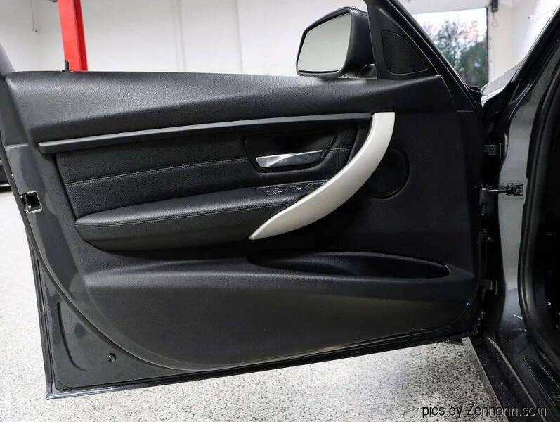 2017 BMW 3 Series 320i xDrive