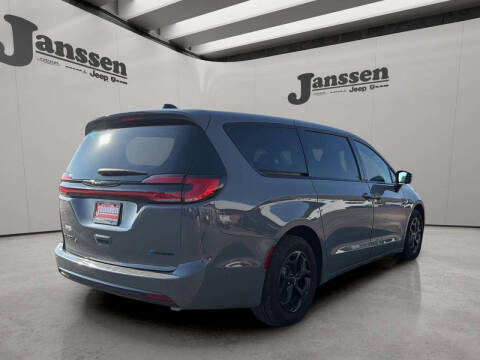 2023 Chrysler Pacifica Plug-In Hybrid Touring L