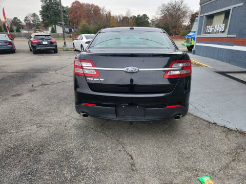 2018 Ford Taurus SE