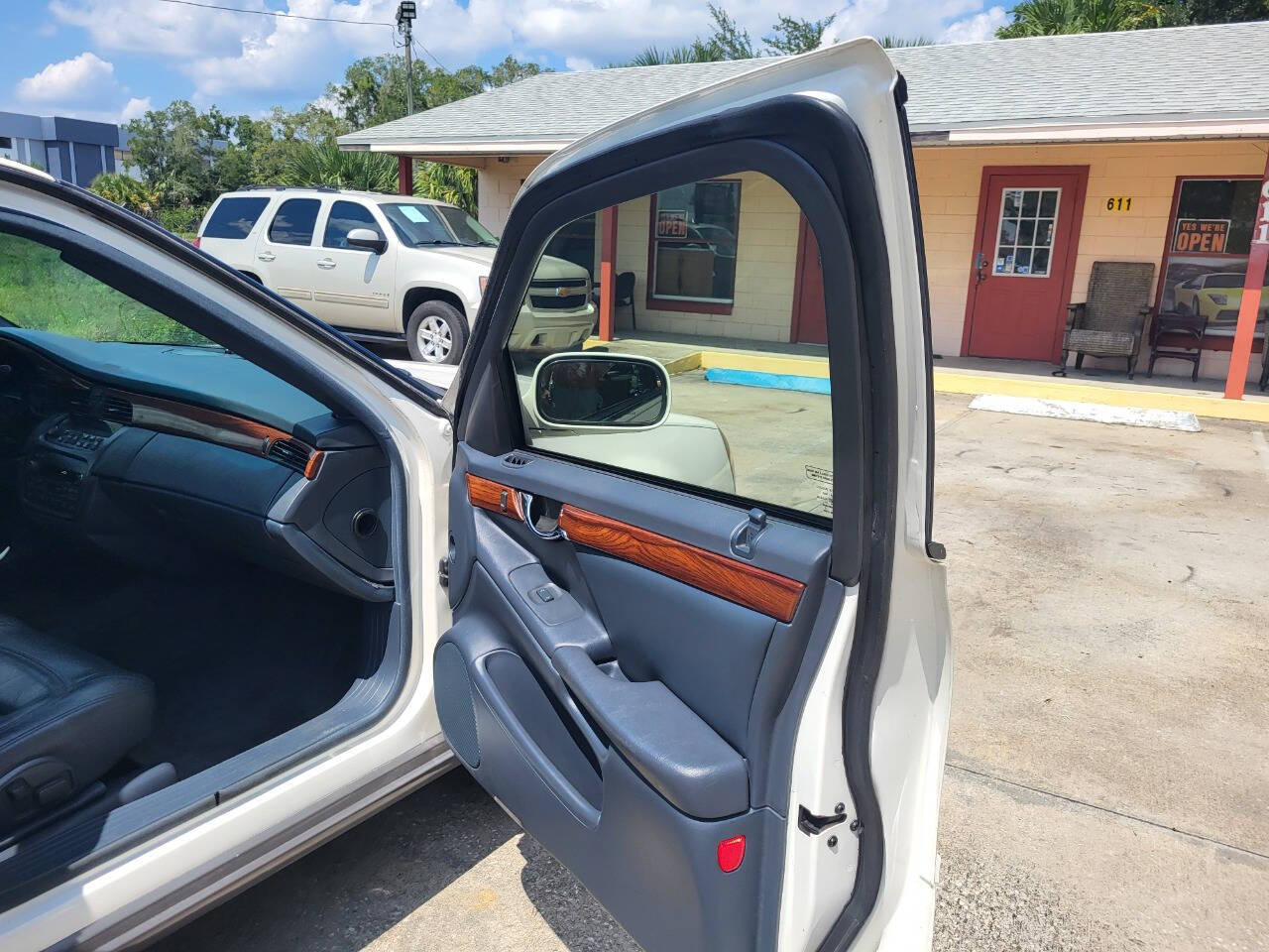 2000 Cadillac Deville Professional for sale at FAMILY AUTO BROKERS in Longwood, FL