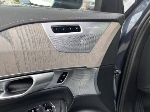 2024 Volvo XC90 Recharge T8 Ultimate Bright Theme 7P