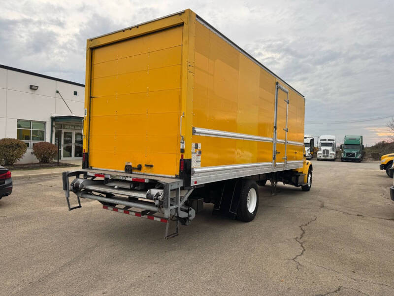 2018 Freightliner M2 106