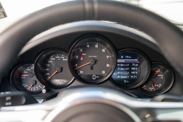 2012 Porsche 911 16