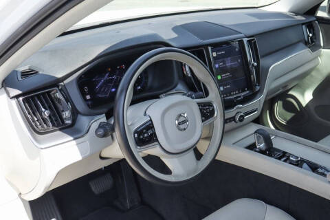 2024 Volvo XC60 B5 Core Dark Theme