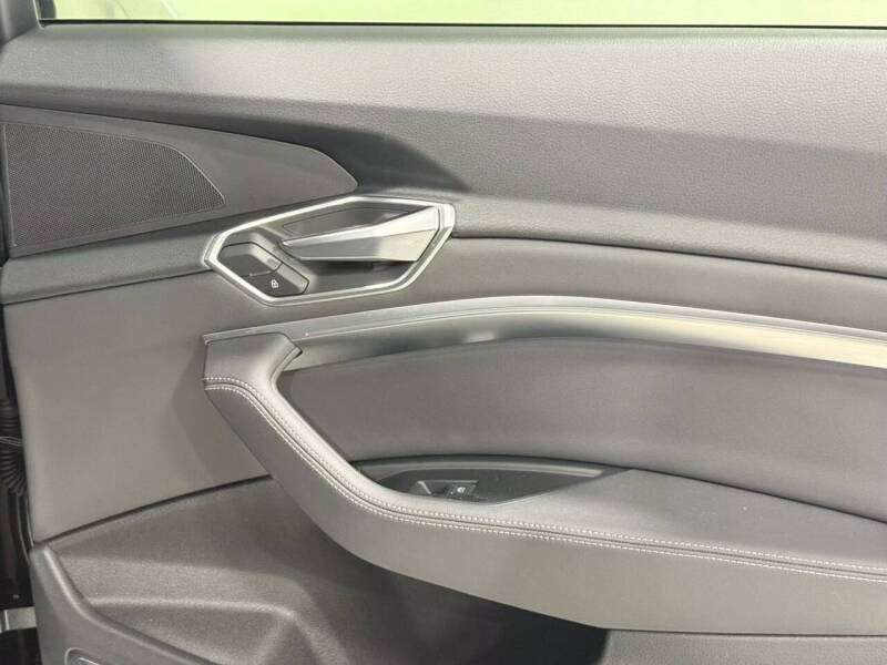 2019 Audi e-tron quattro Premium Plus