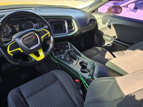 2017 Dodge Challenger SXT Plus