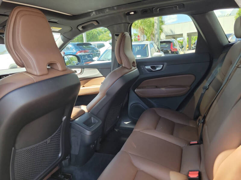 2024 Volvo XC60 B5 Plus Dark Theme