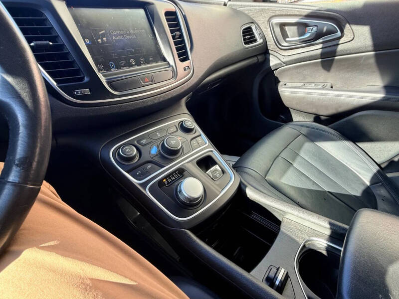 2017 Chrysler 200 Limited Platinum