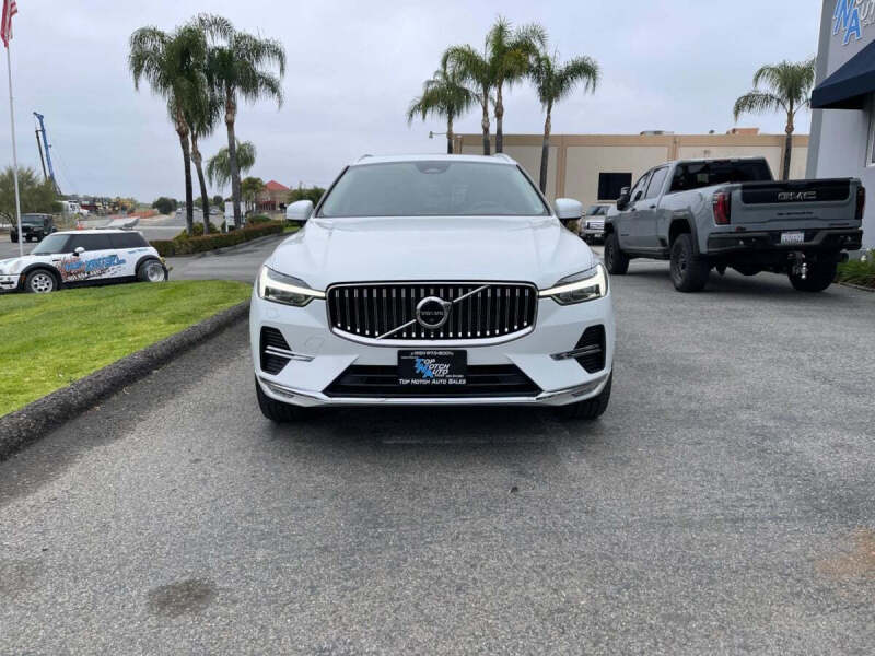 2023 Volvo XC60 B5 Ultimate Bright Theme