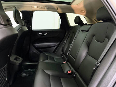 2025 Volvo XC60 B5 Core Dark Theme