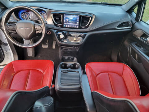 2020 Chrysler Pacifica Limited Red S