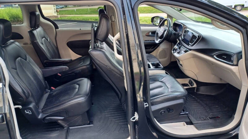 2017 Chrysler Pacifica Touring-L Plus