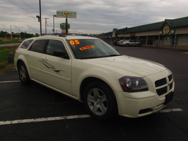 2005 Dodge Magnum for sale at Auto World in Carbondale IL