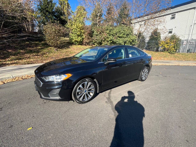 2019 Ford Fusion SE's photo