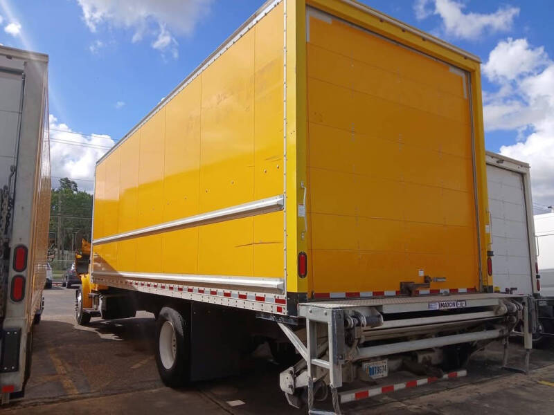 2019 Freightliner M2 106