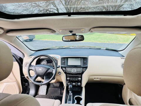 2017 Nissan Pathfinder SV