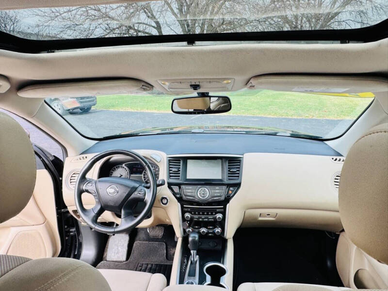 2017 Nissan Pathfinder SV