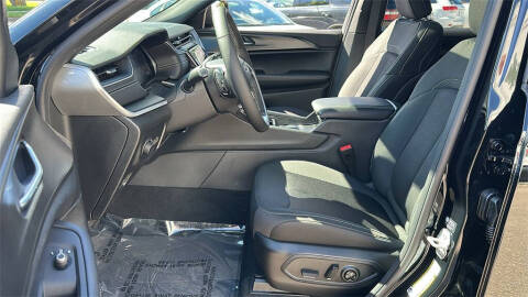 2025 Jeep Grand Cherokee Laredo X