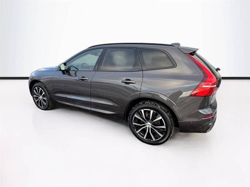 2025 Volvo XC60 B5 Plus Dark Theme
