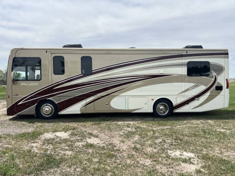 2016 Thor Motor Coach Palazzo 33.2 1 Owner!