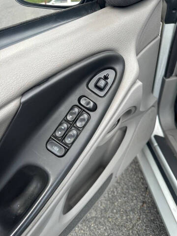 2004 Ford Mustang Deluxe