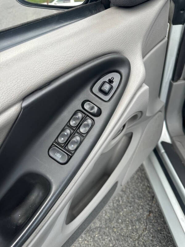 2004 Ford Mustang Deluxe