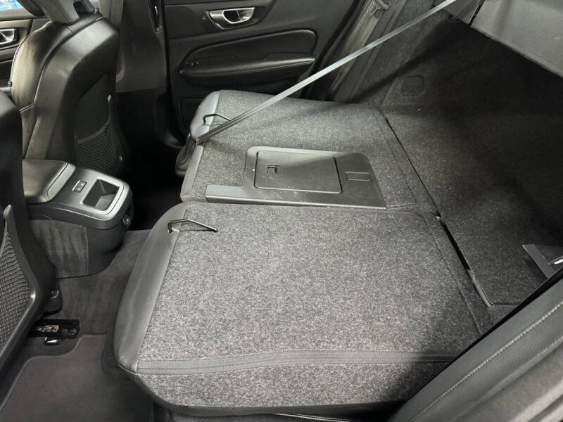 2024 Volvo S60 B5 Plus Dark Theme