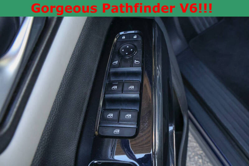 2022 Nissan Pathfinder SV