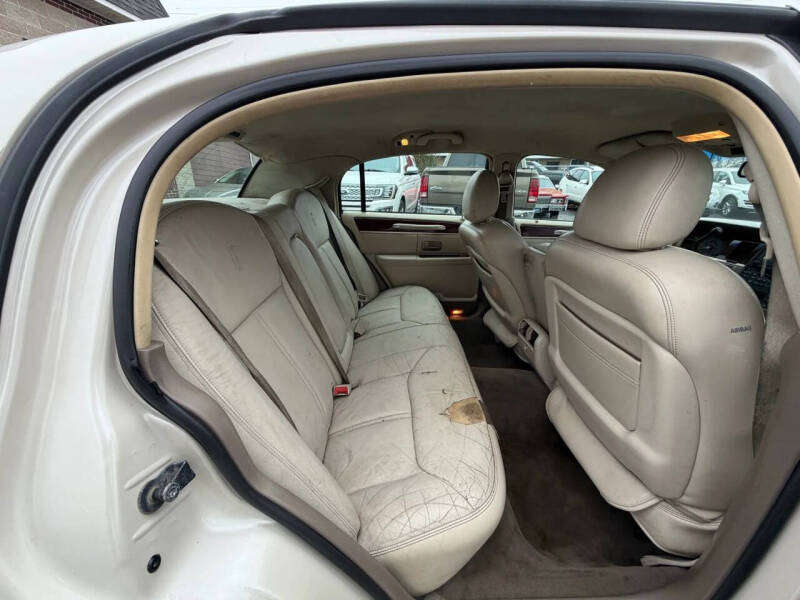 2003 Lincoln Town Car Cartier