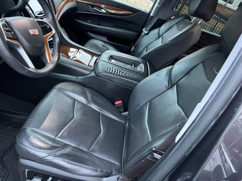 2017 Cadillac Escalade Luxury