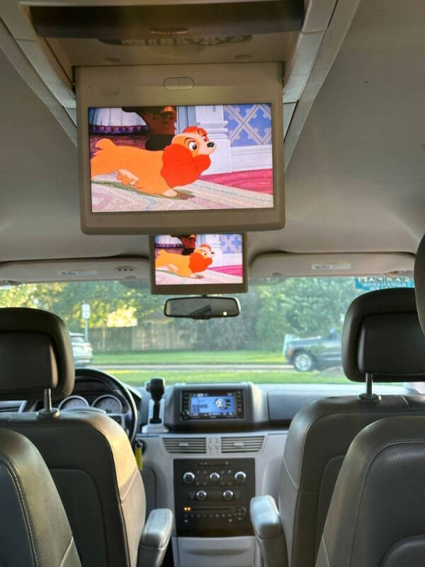 2011 Volkswagen Routan SE