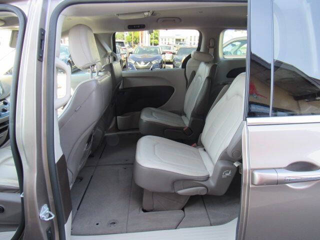 2017 Chrysler Pacifica Touring-L