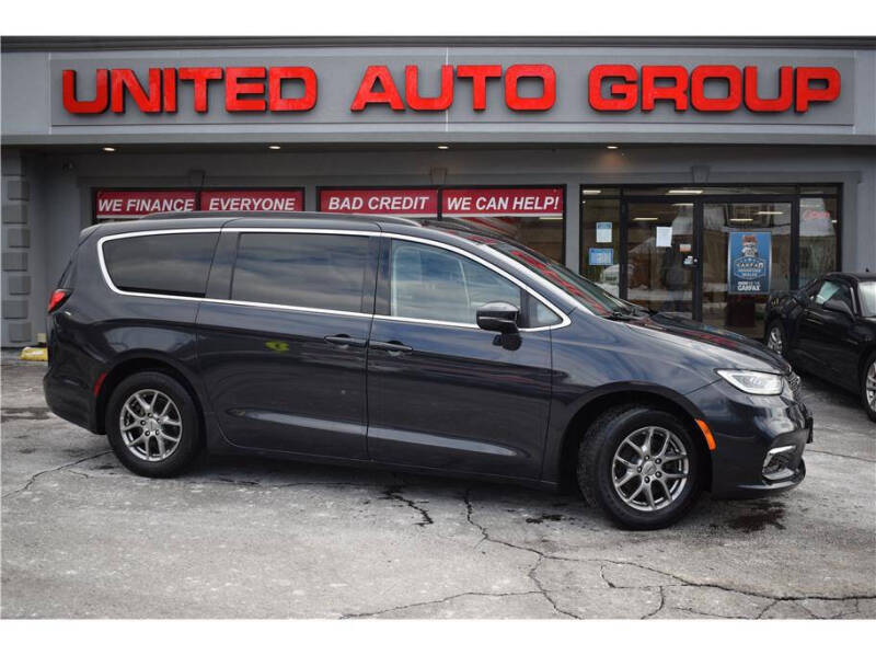 2021 Chrysler Pacifica for sale at United Auto Group in Putnam CT