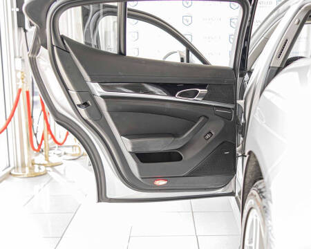 2016 Porsche Panamera 4 Edition