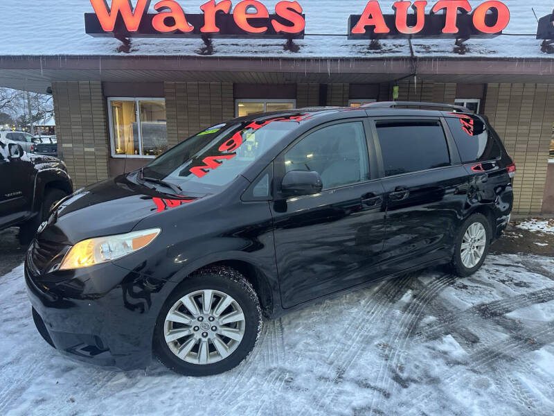 2013 Toyota Sienna LE's photo