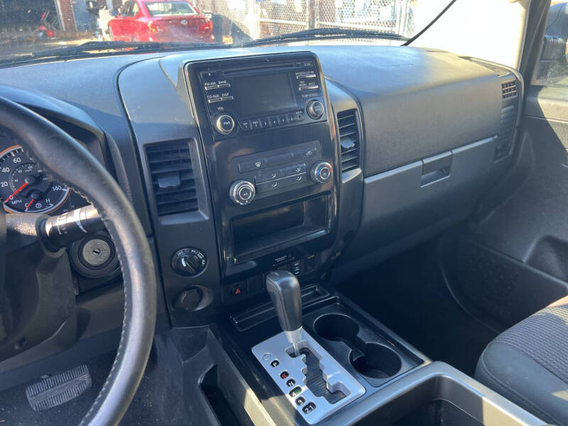 2014 Nissan Titan SV