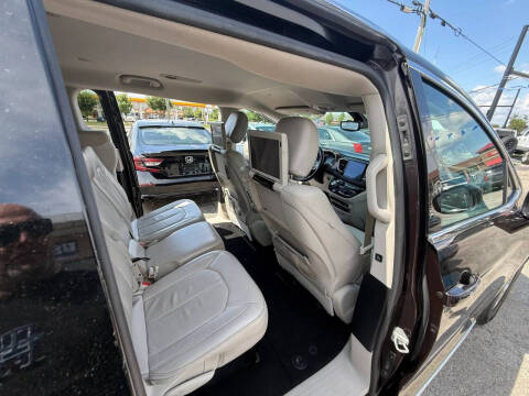 2017 Chrysler Pacifica Touring-L Plus