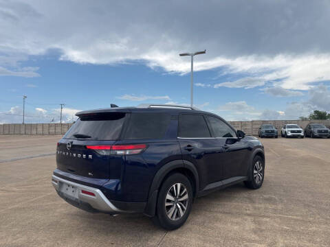 2022 Nissan Pathfinder SL