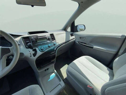 2012 Toyota Sienna Base 7-Passenger