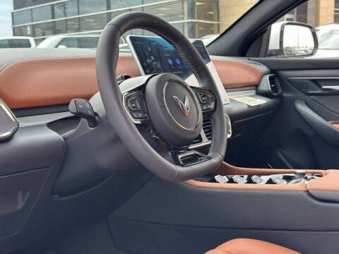 2025 VinFast VF8 Plus