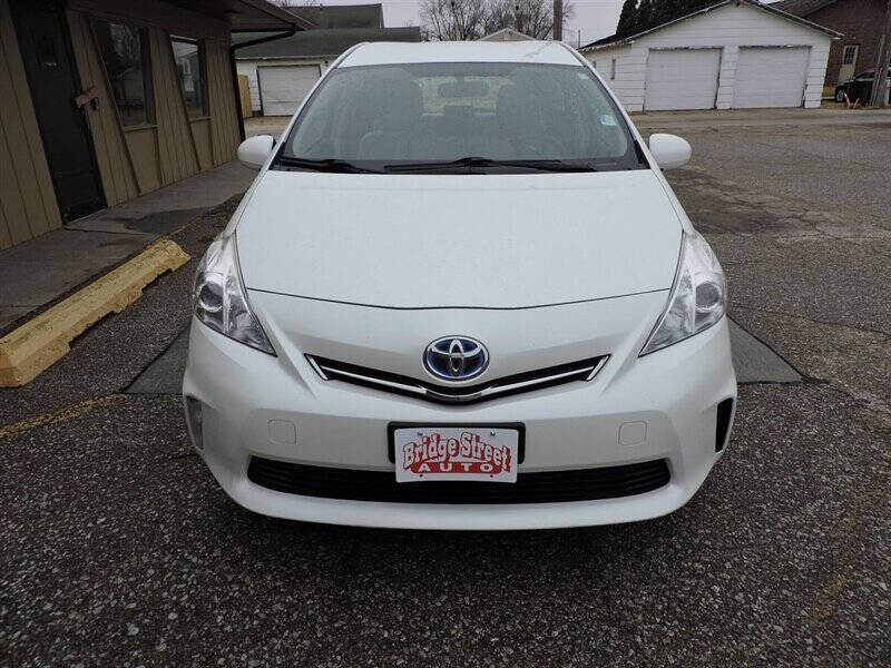2014 Toyota Prius v Two