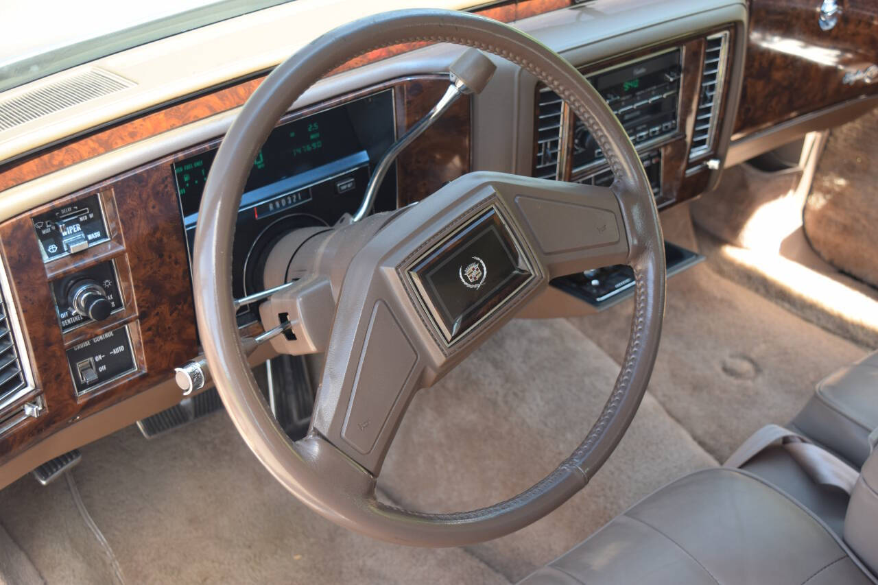 1991 Cadillac Brougham 212