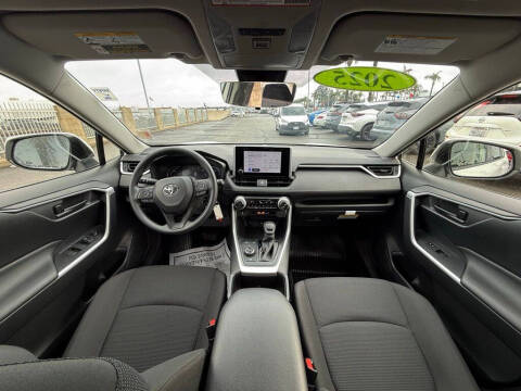 2025 Toyota RAV4 Hybrid LE