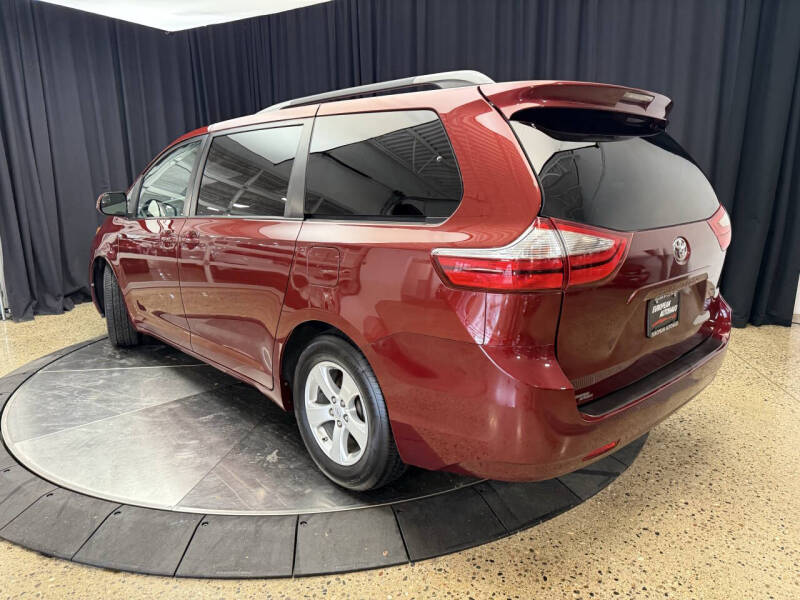 2017 Toyota Sienna LE 8-Passenger