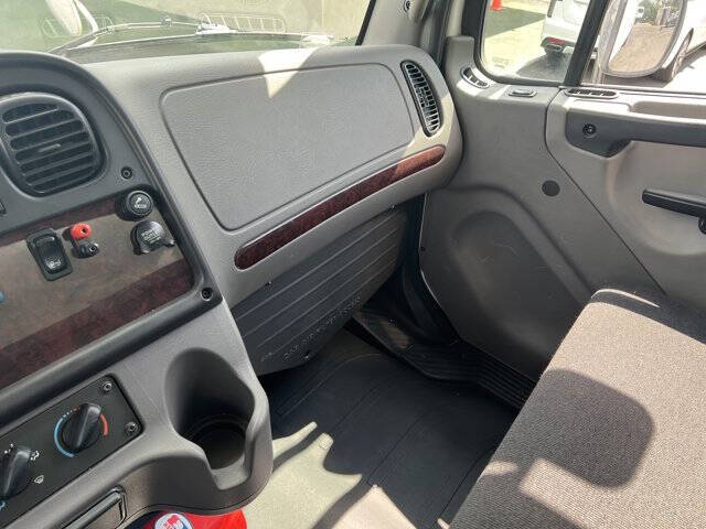 2019 Freightliner M2 106