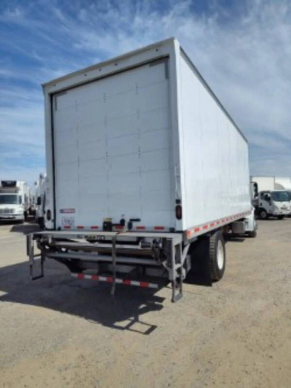 2021 Freightliner M2 106